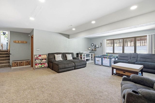 2842 Coventry LANE, Waukesha, WI 53188