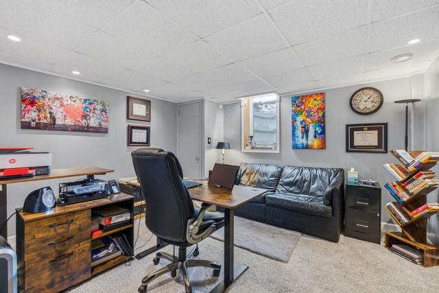 2842 Coventry LANE, Waukesha, WI 53188