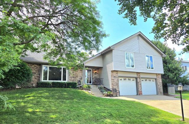 2842 Coventry LANE, Waukesha, WI 53188