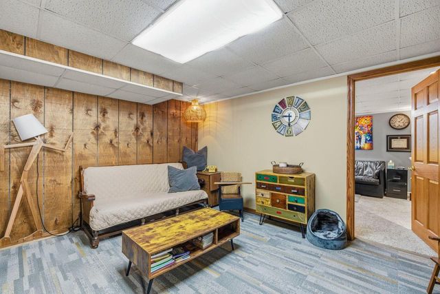 2842 Coventry LANE, Waukesha, WI 53188