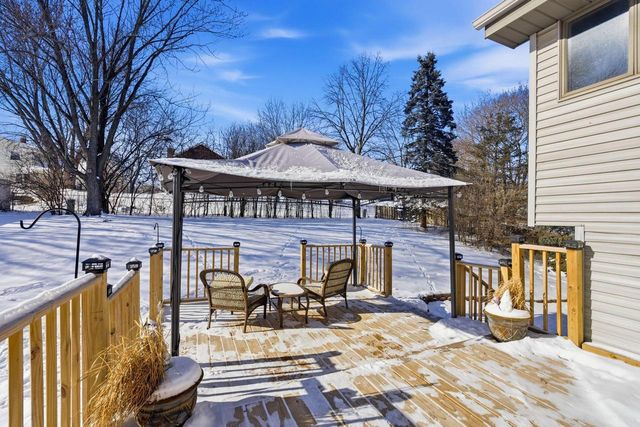 2842 Coventry LANE, Waukesha, WI 53188