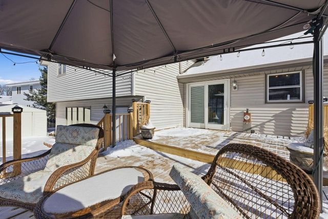 2842 Coventry LANE, Waukesha, WI 53188