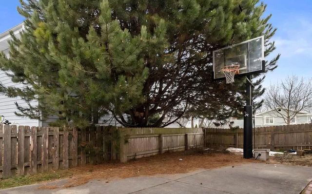 2842 Coventry LANE, Waukesha, WI 53188