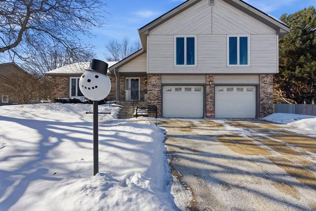 2842 Coventry LANE, Waukesha, WI 53188