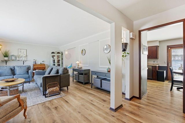 2842 Coventry LANE, Waukesha, WI 53188