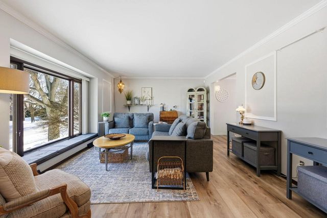 2842 Coventry LANE, Waukesha, WI 53188