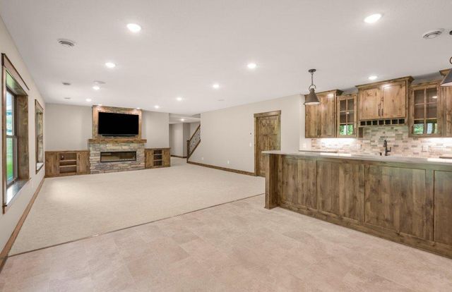 9998 211th Court N, Forest Lake, MN 55025