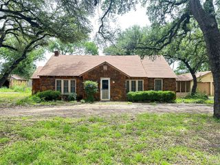 208 N Stewart Street, Azle, TX 76020