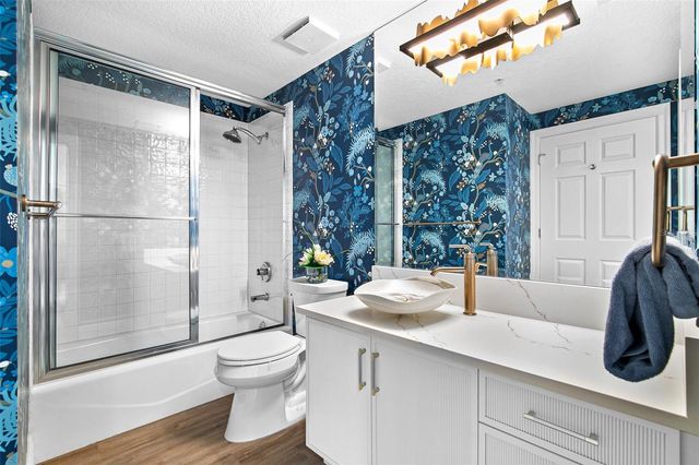 5420 EAGLES POINT CIRCLE 304, Sarasota, FL 34231