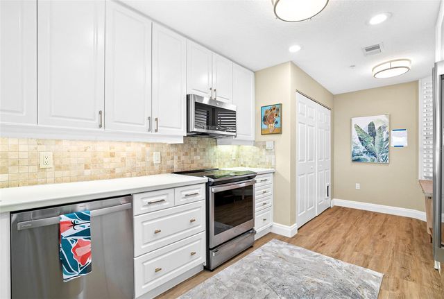 5420 EAGLES POINT CIRCLE 304, Sarasota, FL 34231