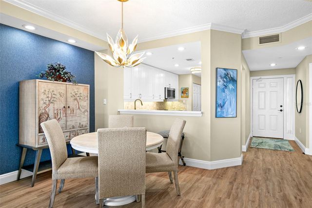 5420 EAGLES POINT CIRCLE 304, Sarasota, FL 34231