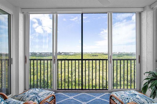 5420 EAGLES POINT CIRCLE 304, Sarasota, FL 34231