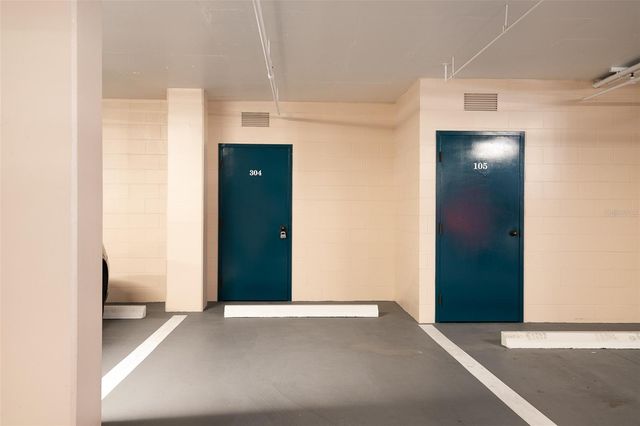 5420 EAGLES POINT CIRCLE 304, Sarasota, FL 34231