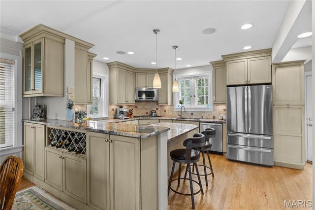 7456 Parkdale Avenue, Clayton, MO 63105