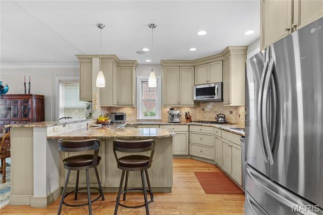 7456 Parkdale Avenue, Clayton, MO 63105