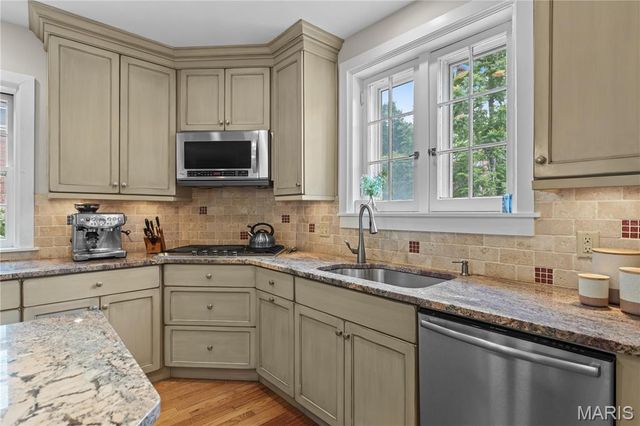 7456 Parkdale Avenue, Clayton, MO 63105