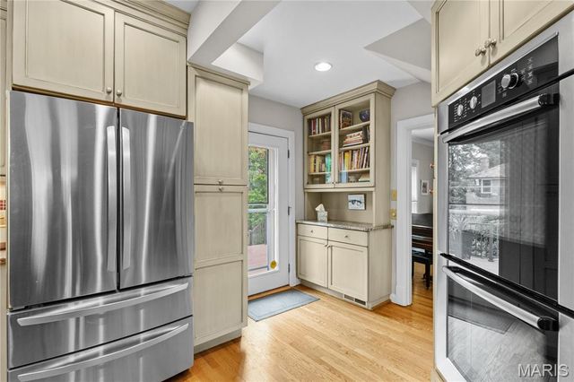 7456 Parkdale Avenue, Clayton, MO 63105
