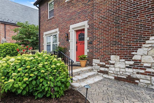 7456 Parkdale Avenue, Clayton, MO 63105