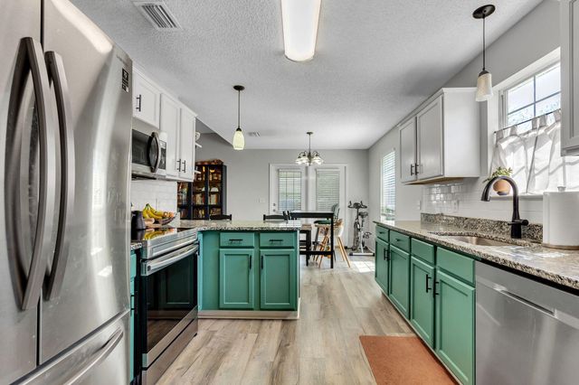 13 Kathleen Drive, Mary Esther, FL 32569