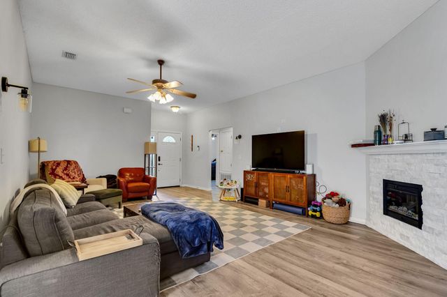 13 Kathleen Drive, Mary Esther, FL 32569