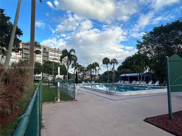 1100 Saint Charles Pl 620, Pembroke Pines, FL 33026