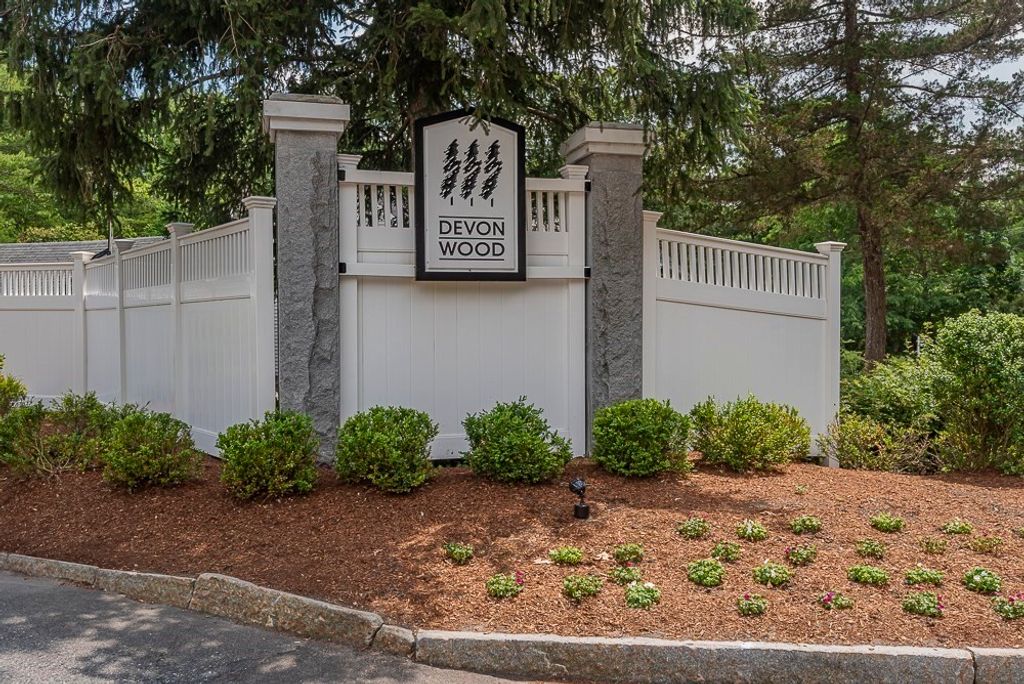 109 Bradford Commons Ln 109, Braintree, MA 02184