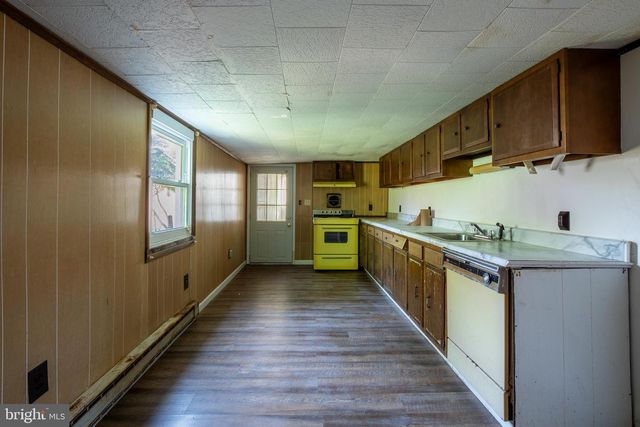 145 CHAMBERLAINE AVE, Pottsville, PA 17901