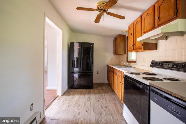 145 CHAMBERLAINE AVE, Pottsville, PA 17901