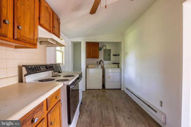 145 CHAMBERLAINE AVE, Pottsville, PA 17901