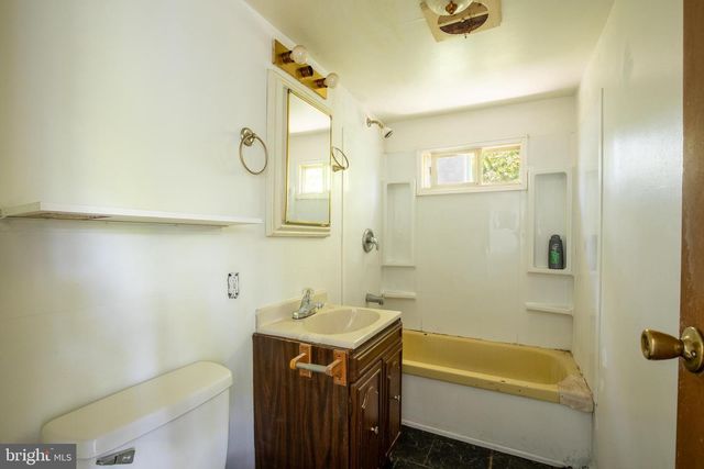 145 CHAMBERLAINE AVE, Pottsville, PA 17901