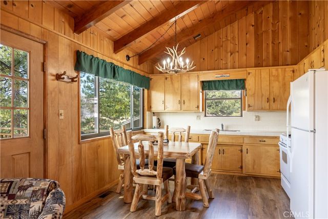 1022 Grey Back Trail, Fawnskin, CA 92333