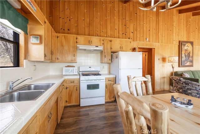 1022 Grey Back Trail, Fawnskin, CA 92333