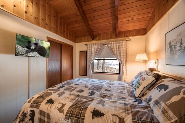 1022 Grey Back Trail, Fawnskin, CA 92333