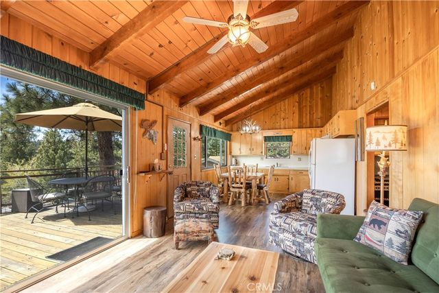 1022 Grey Back Trail, Fawnskin, CA 92333