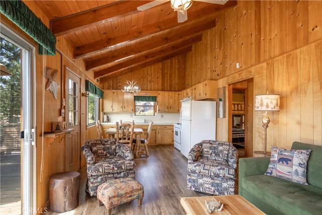 1022 Grey Back Trail, Fawnskin, CA 92333