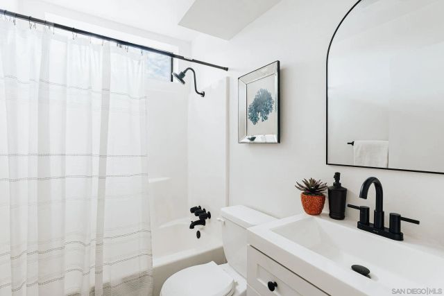 4652 Don Lorenzo Dr A, Los Angeles, CA 90008