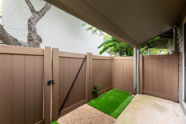 2379 Briarwest Boulevard 96, Houston, TX 77077
