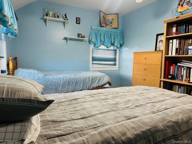 11 Warton Place, Garden City, NY 11530