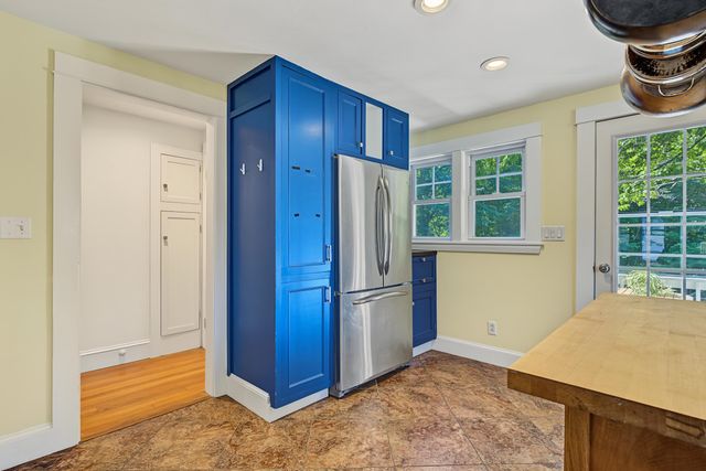 70 Winnicutt Road, Stratham, NH 03855