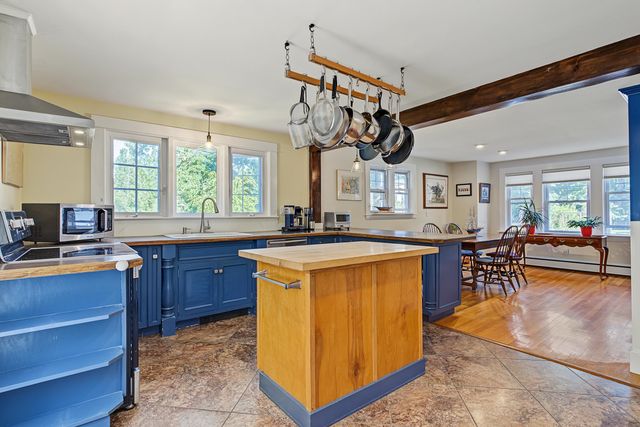 70 Winnicutt Road, Stratham, NH 03855