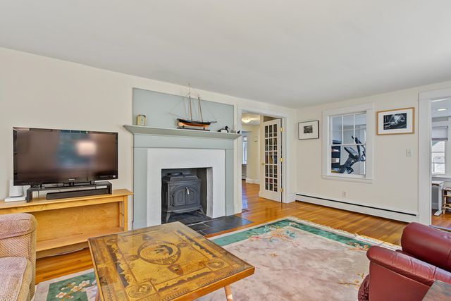 70 Winnicutt Road, Stratham, NH 03855