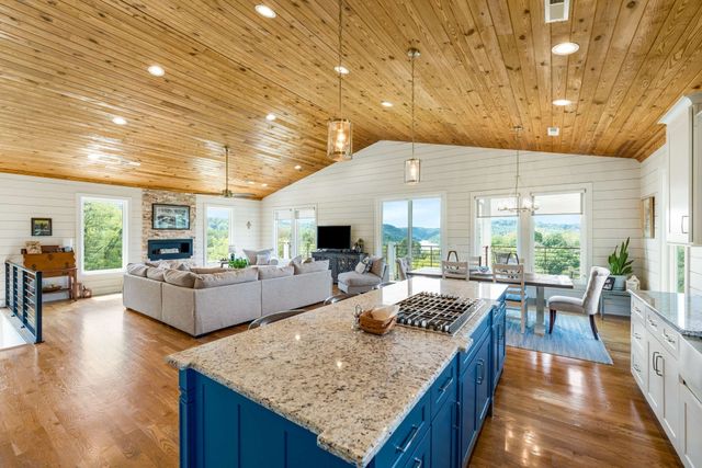 132 Highbridge Dr, Smithville, TN 37166