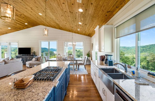 132 Highbridge Dr, Smithville, TN 37166