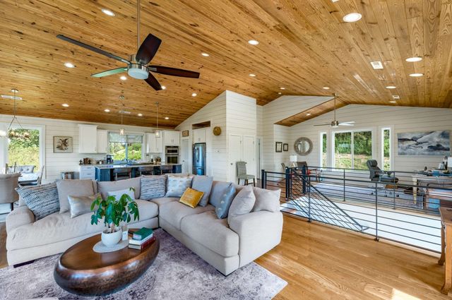 132 Highbridge Dr, Smithville, TN 37166