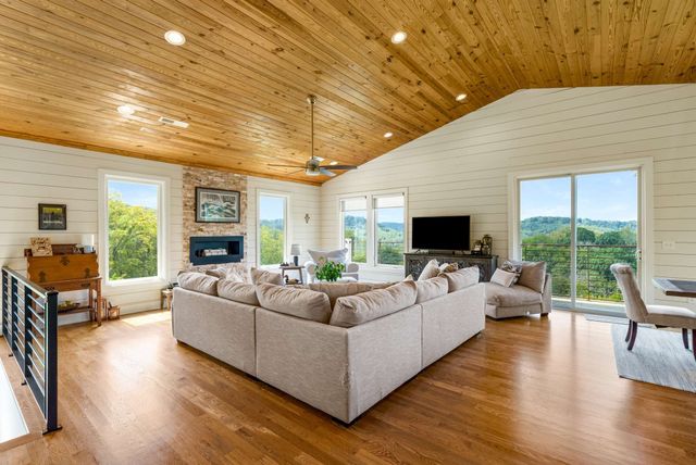 132 Highbridge Dr, Smithville, TN 37166