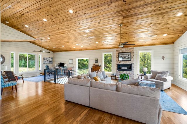 132 Highbridge Dr, Smithville, TN 37166