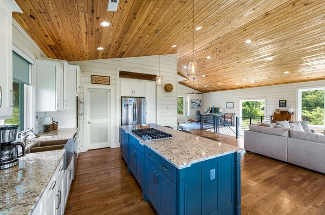 132 Highbridge Dr, Smithville, TN 37166