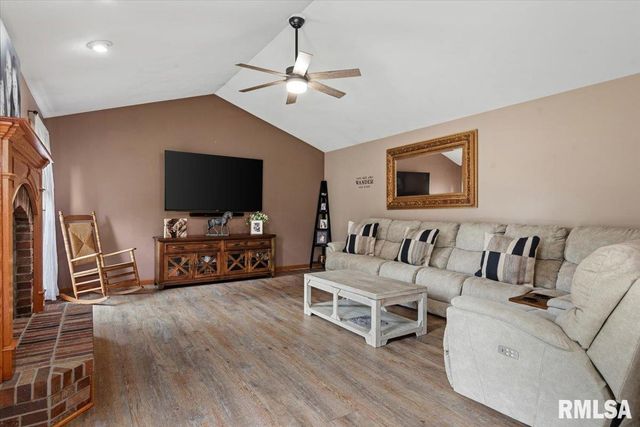 124 ASPEN Drive, Chatham, IL 62629