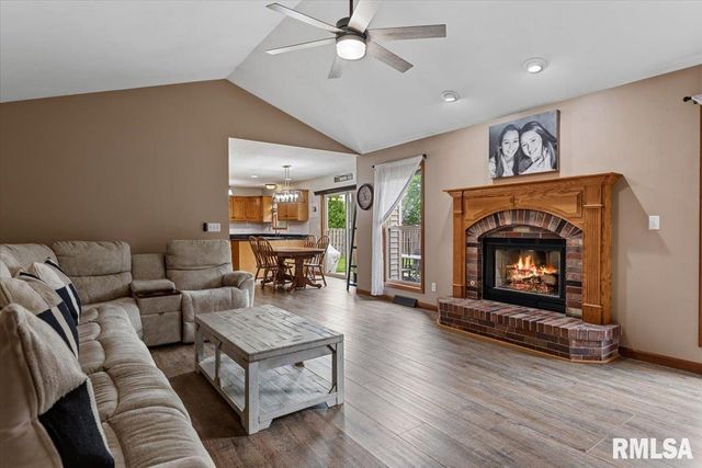 124 ASPEN Drive, Chatham, IL 62629