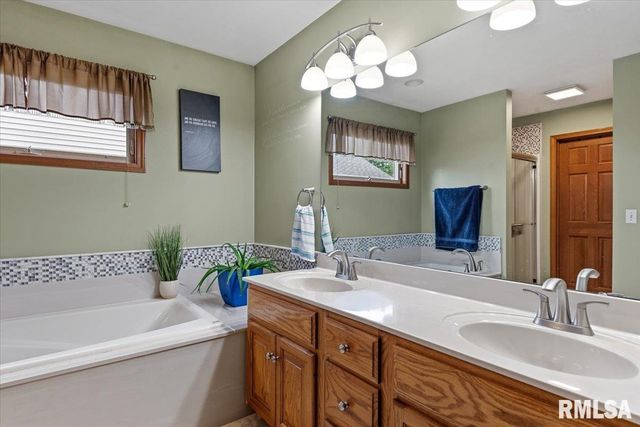 124 ASPEN Drive, Chatham, IL 62629